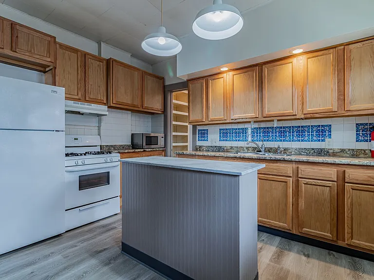 311 W Green St — Photo 13