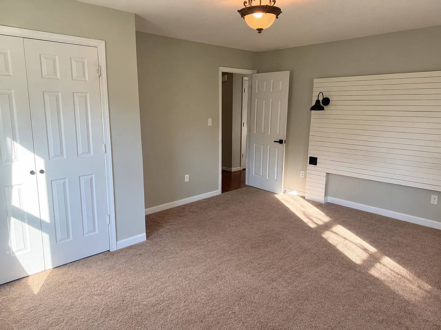 3 bed, 1960 sqft, $2,200 — Photo 4