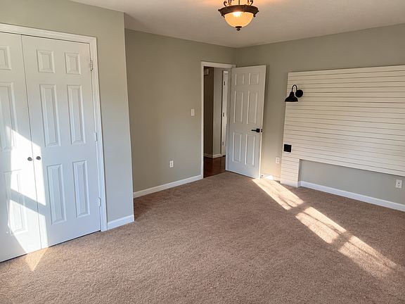 4th image of 362 W Duck St
