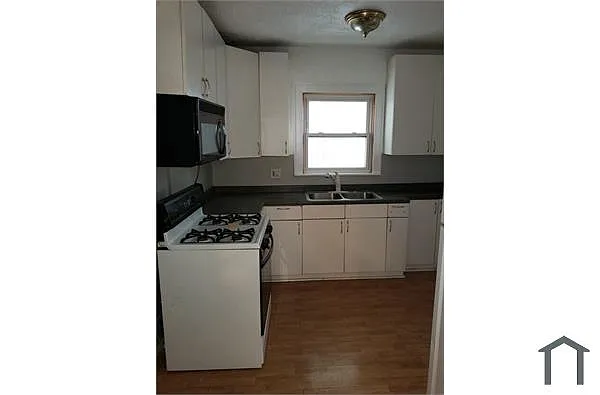 Building Photo - 2366 Highland St