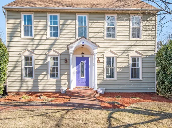 9711 Zimbro Ave, Manassas, VA 20110