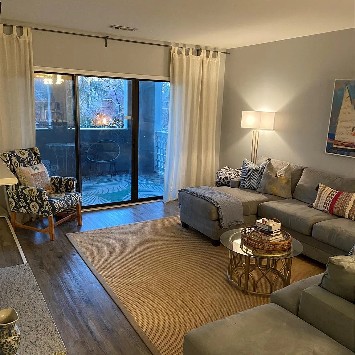 2 bed, 982.0 bath, $2,400 — Photo 3