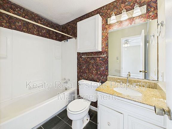 4th image of 307 Cougar Rdg APT 1