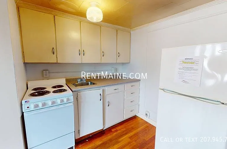 200 Center St #3 — Photo 1