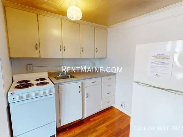 200 Center St APT 3, Old Town, ME 04468