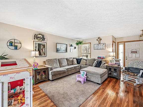 4th image of 1359 Highland Rd