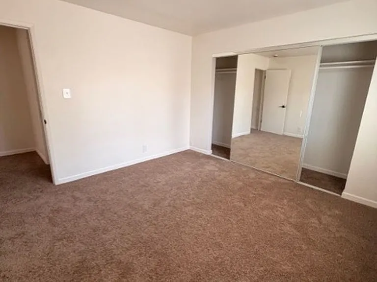 Dixon Townhouse — Photo 33