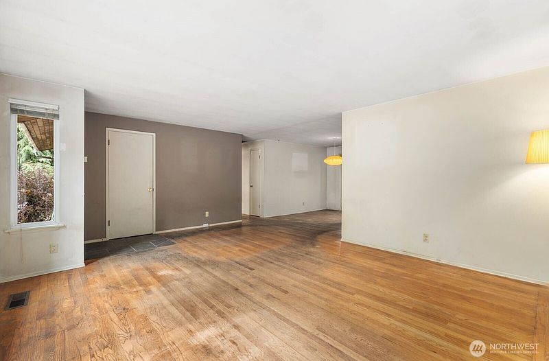 5th image of 19524 14th Avenue NE