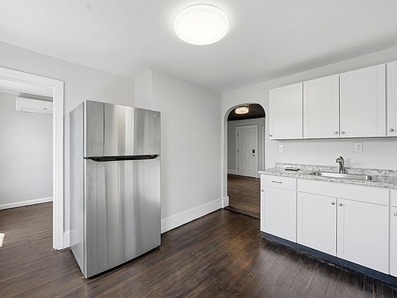 4th image of 45 S Robinson Ave Floor 2