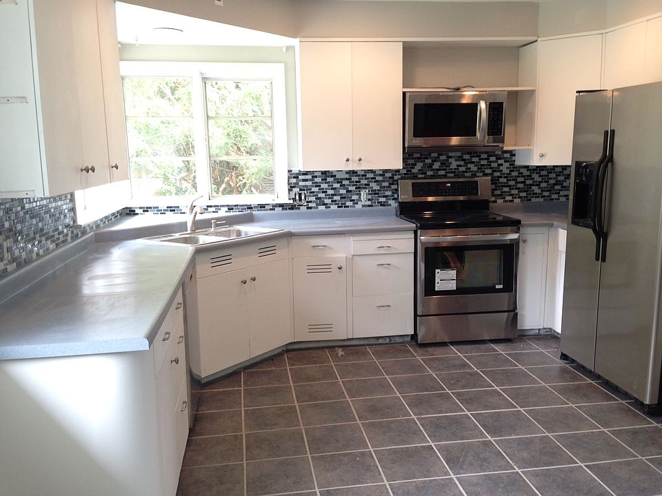 1st image of 1003 Columbia Dr