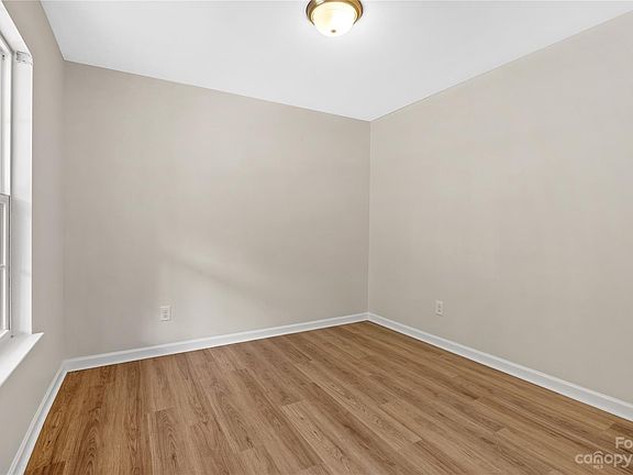 5th image of 5518 Lee Marie Ln