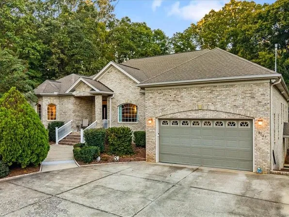 9137 County Line Rd, Kernersville, NC 27284