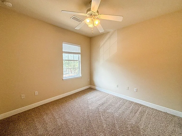 2946 SW 35th Pl #40 — Photo 17