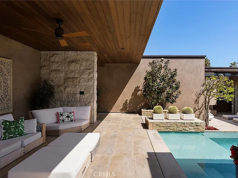 2495 Riviera Dr — Photo 47