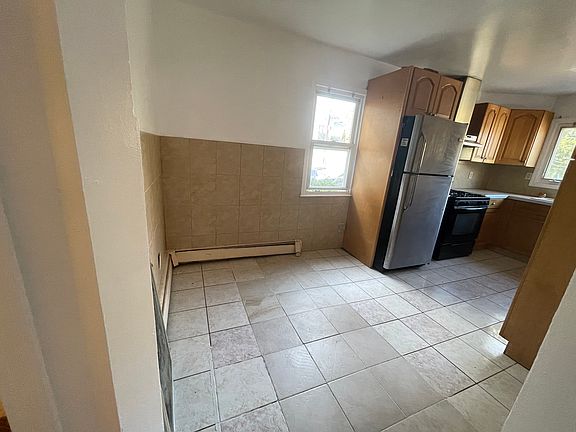 5th image of 35 Valerie Dr Floor 1