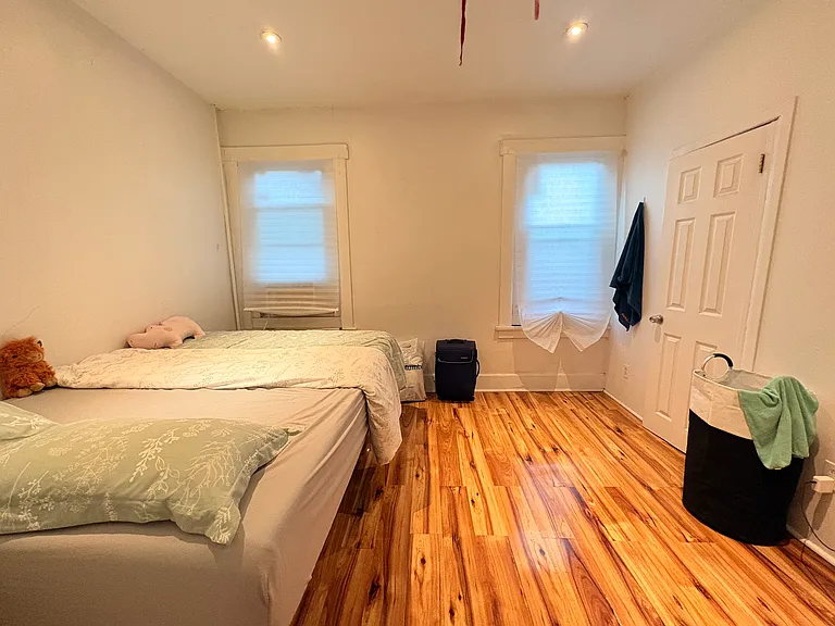 5818 Hobart St #2 — Photo 6