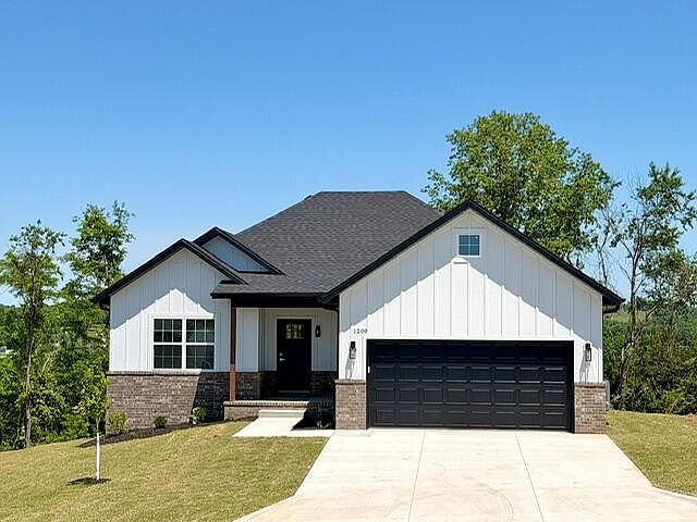 1st image of 1209 W Pebblebrooke Drive