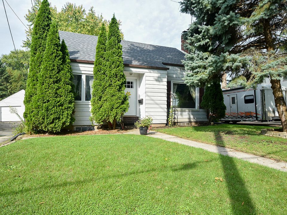 1st image of 840 N Greenfield Ave
