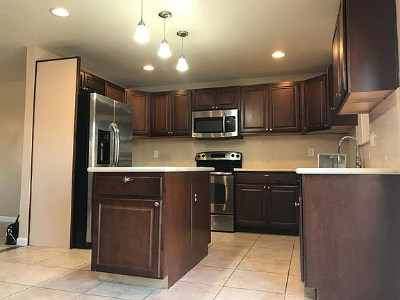 3rd image of 3908 E Hillery Dr
