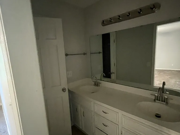 206 Rodborough Rd — Photo 20