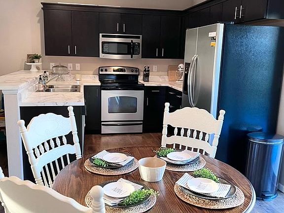 5th image of 408 Cambria Dr