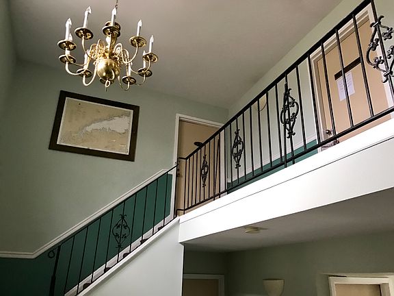 2nd image of 100 Manhasset Ave APT 1D