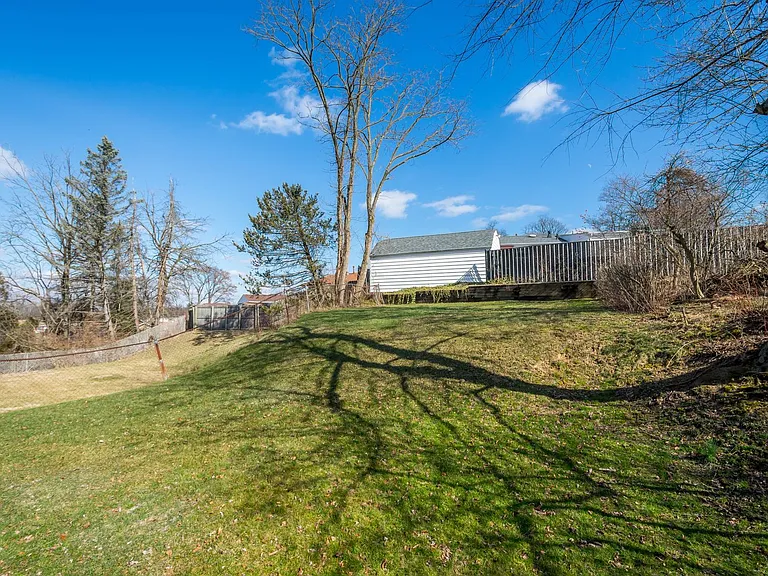 743 Elm Dr — Photo 9