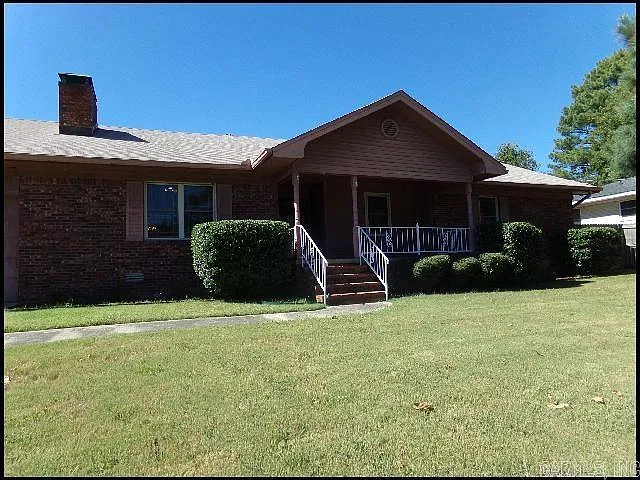 5115 N Locust St