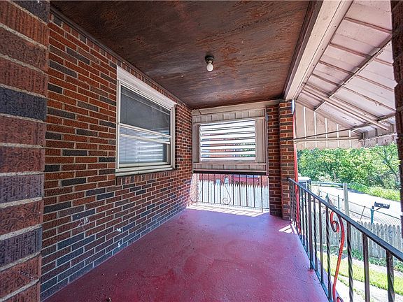 3rd image of 127 Waddell Ave
