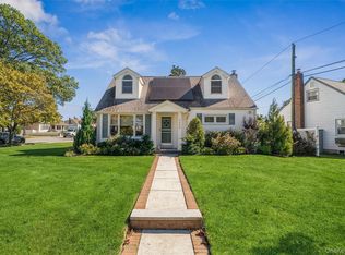 1048 Windermere Rd, Franklin Square, NY 11010