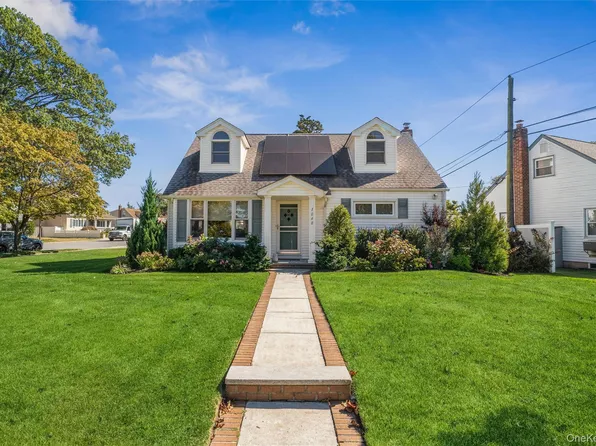 1048 Windermere Road, Franklin Square, NY 11010