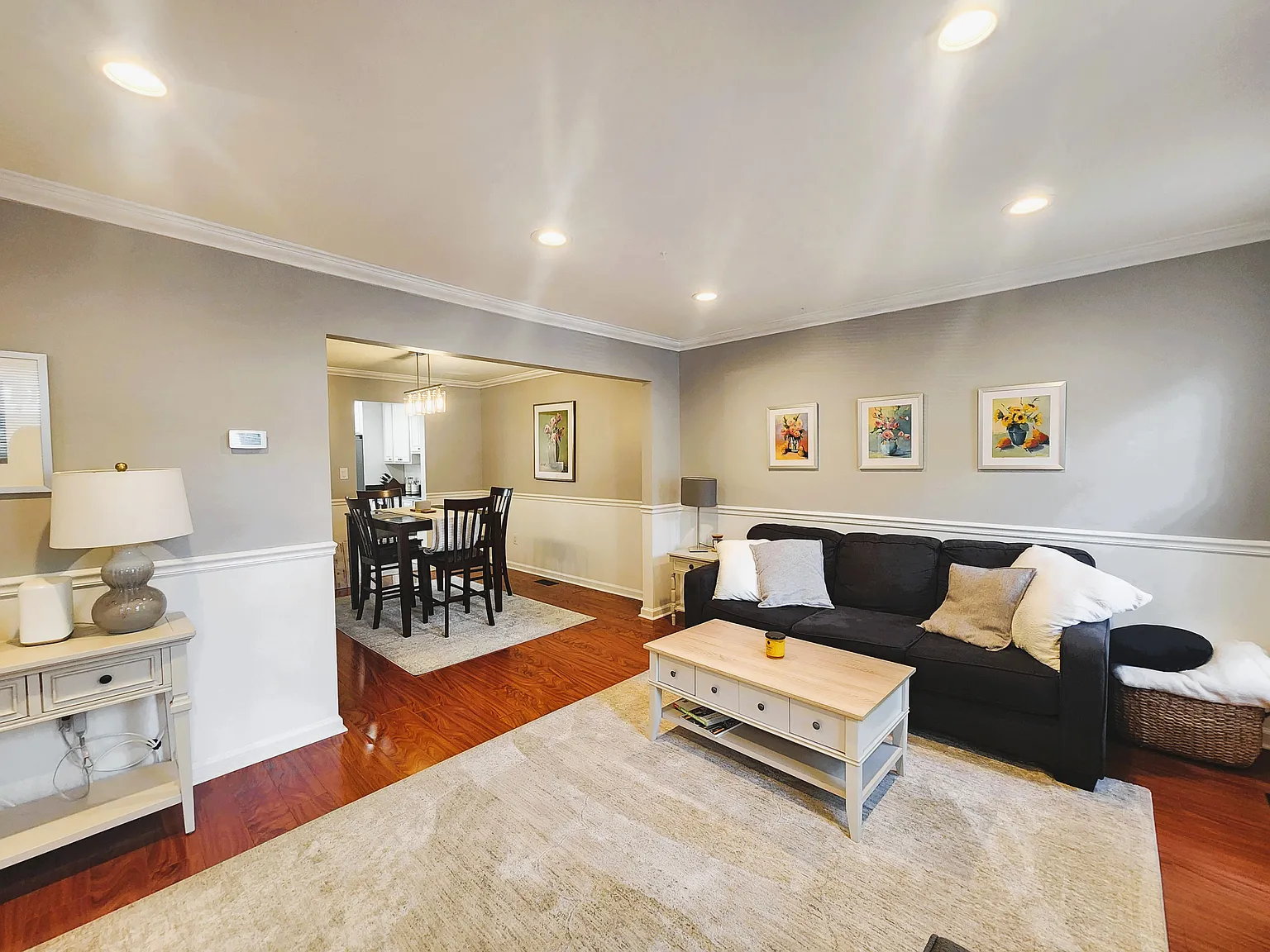 Immaculate 3 BR TH for Rent! — Photo 2
