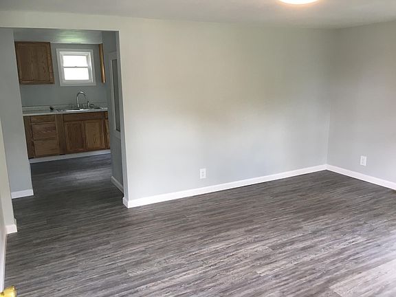 3rd image of 604 Kies Ave