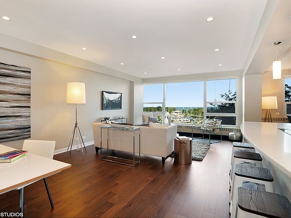 3rd image of 3180 N Lake Shore Dr APT 5B