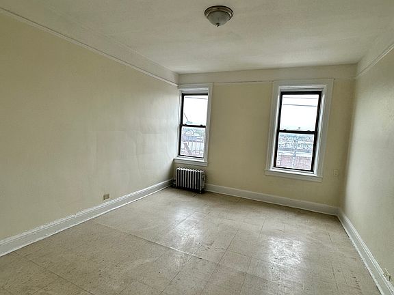 4th image of 3507 Laconia Ave #3