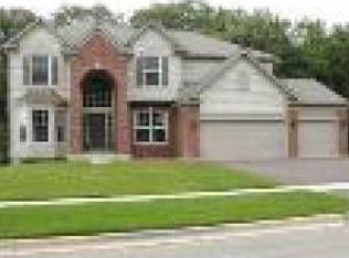 737 Crosswind Ln, Lindenhurst, IL 60046