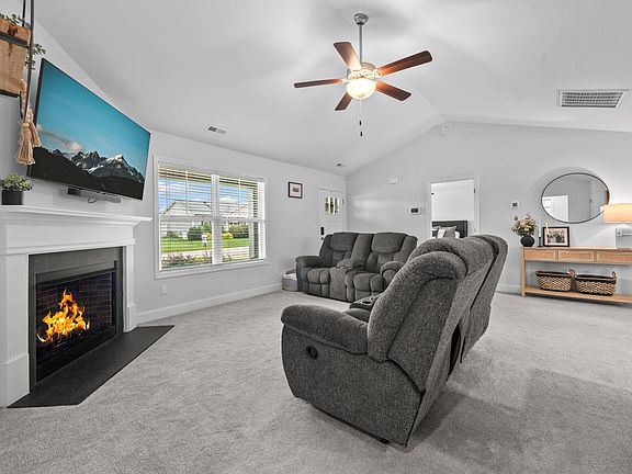 4th image of 79 Pine Meadow Way
