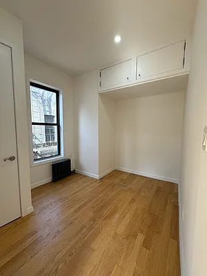 Rented by Current Real Estate Advisors | media 11