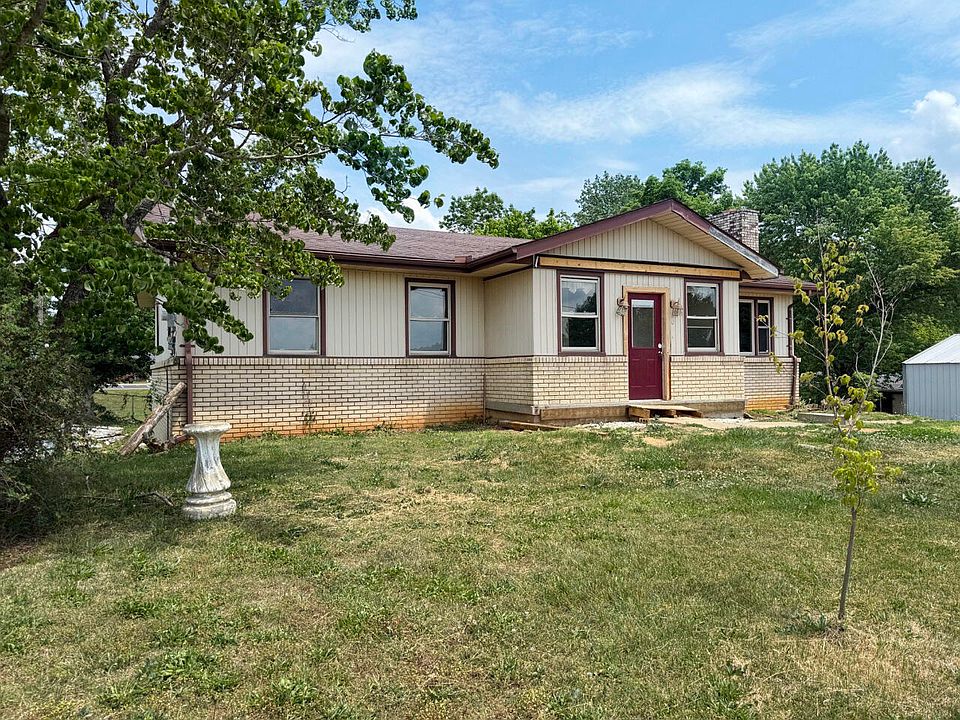 1st image of 900 Deerfield Ln
