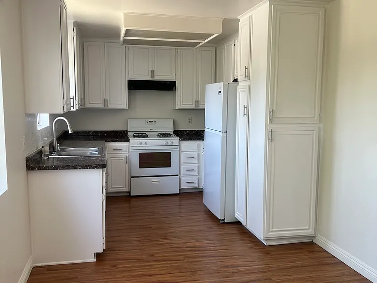 5544 Yolanda Ave #203 — Photo 6