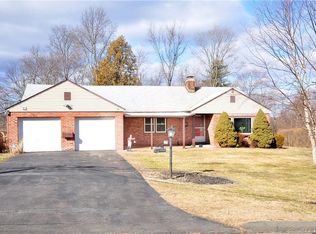 27 Skyline Dr, Farmington, CT 06032