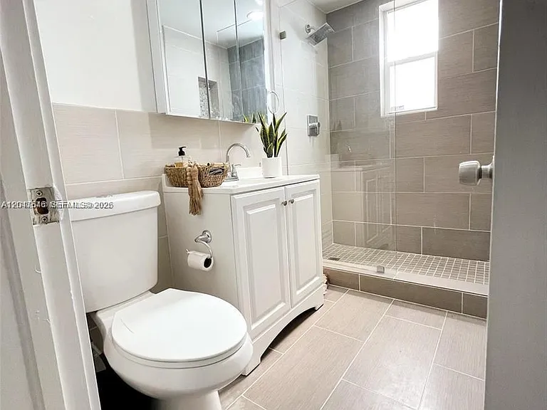 1040 Lenox Ave #1040 — Photo 12