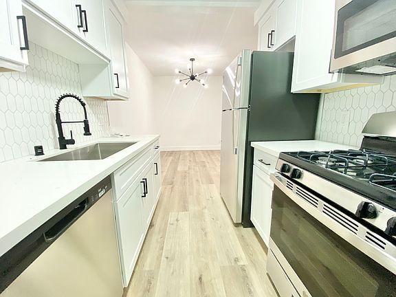 3rd image of 904 N Sierra Bonita Ave #2
