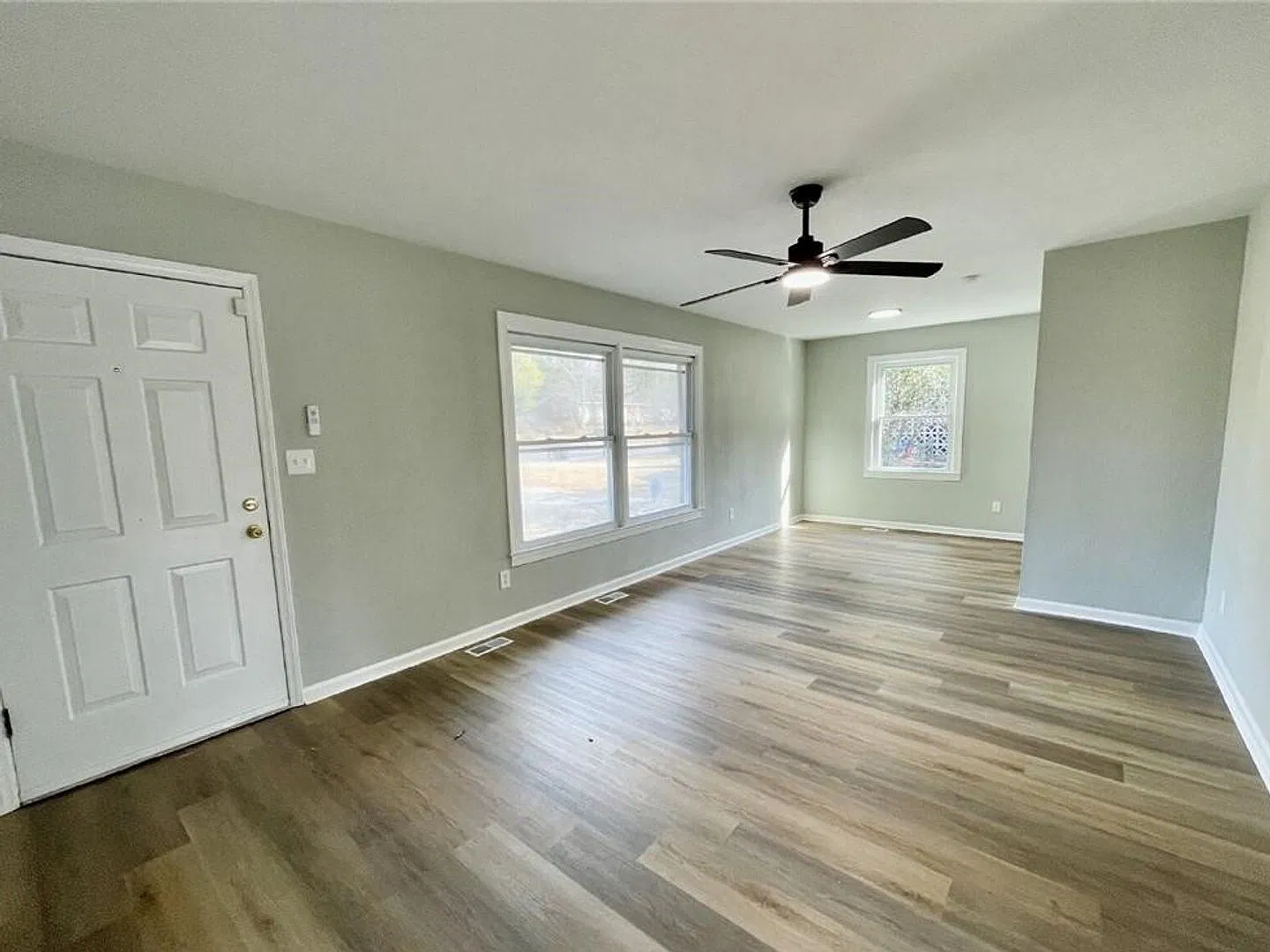 1514 Roxie ~ Welmar Heights — Photo 2