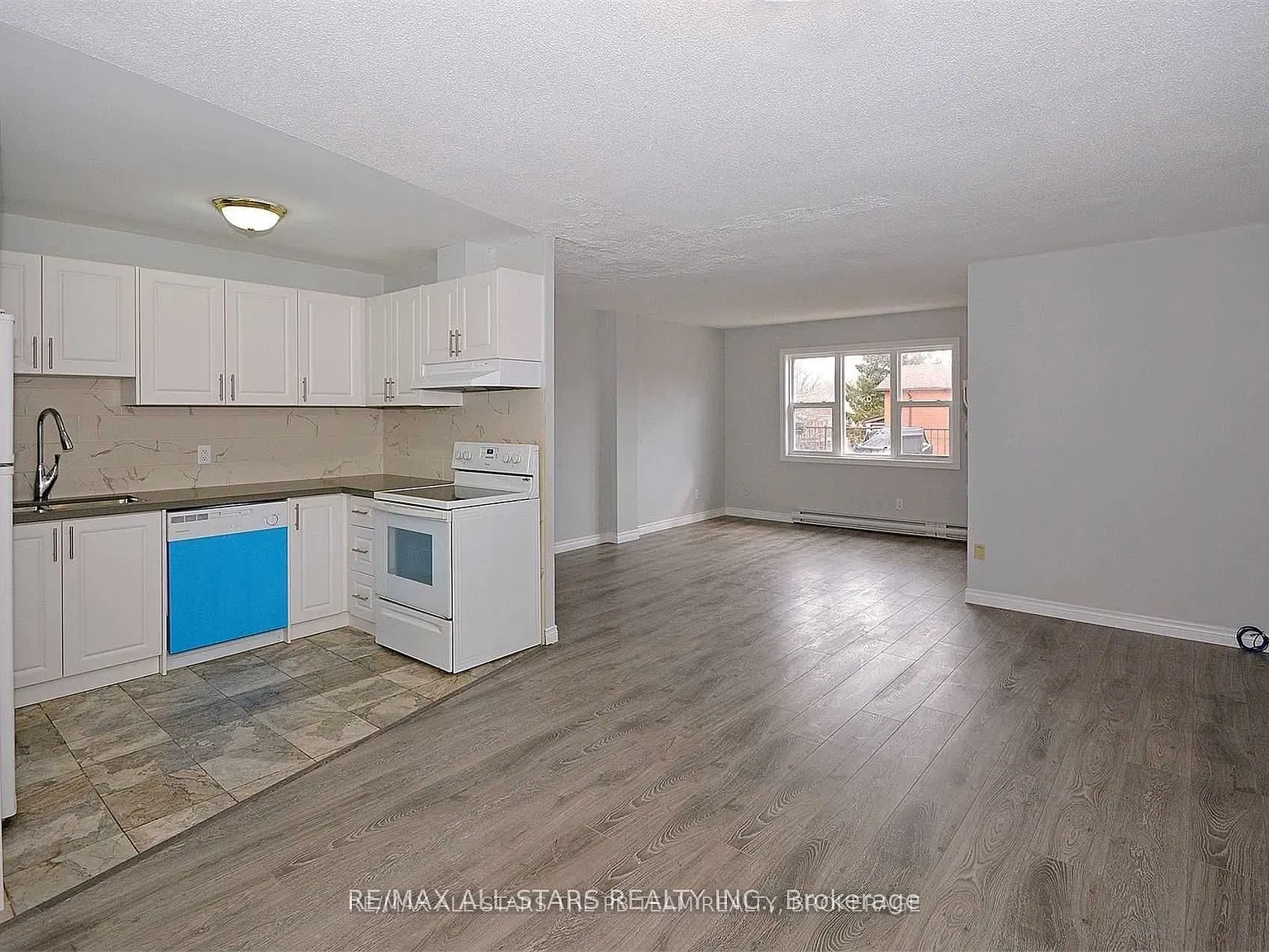 3 bed, $1,890 — Photo 4