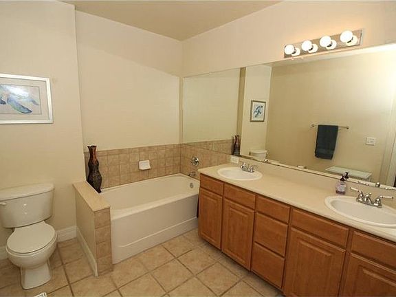 2nd image of 515 Mirasol Cir APT 303