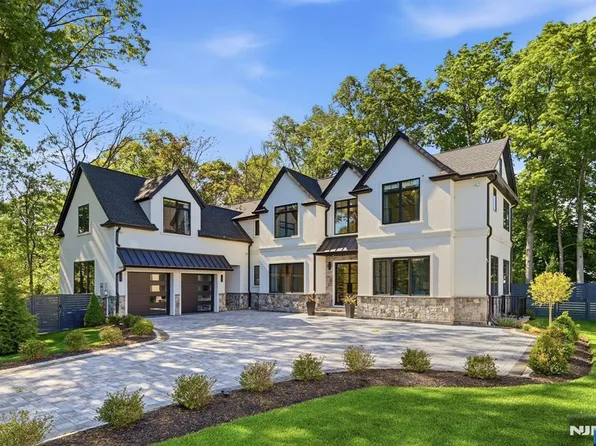 11 Forcier Ct, Tenafly, NJ 07670