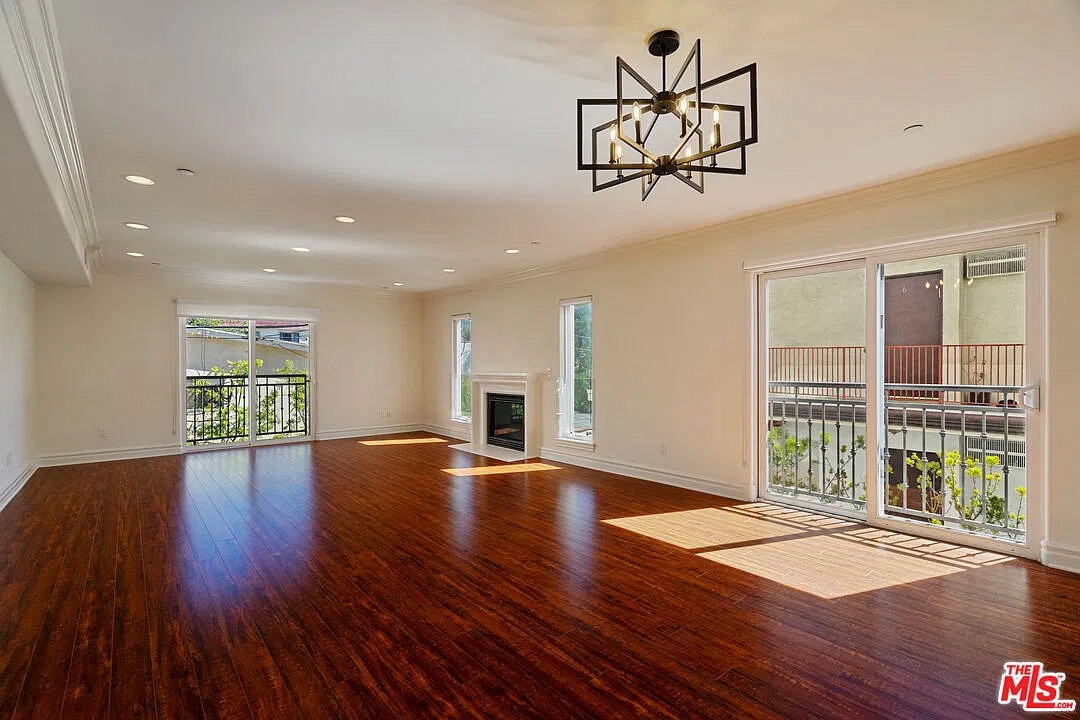 2 bed, 3.0 bath, 1500 sqft, $4,350 — Photo 2