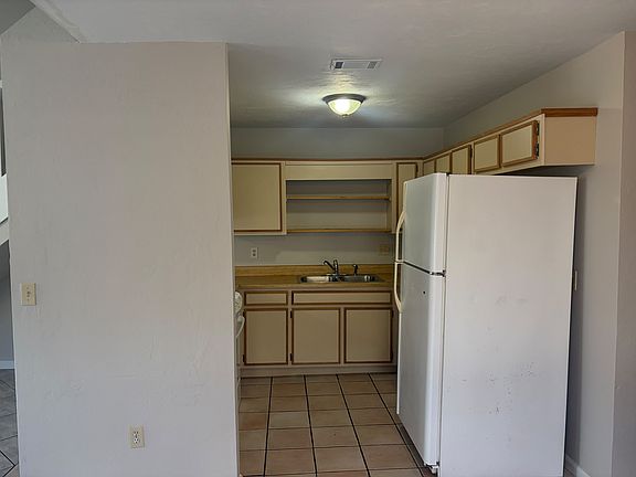 4th image of 370 Hayden Rd