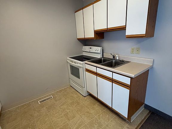 5th image of 421 Dakota St APT 5
